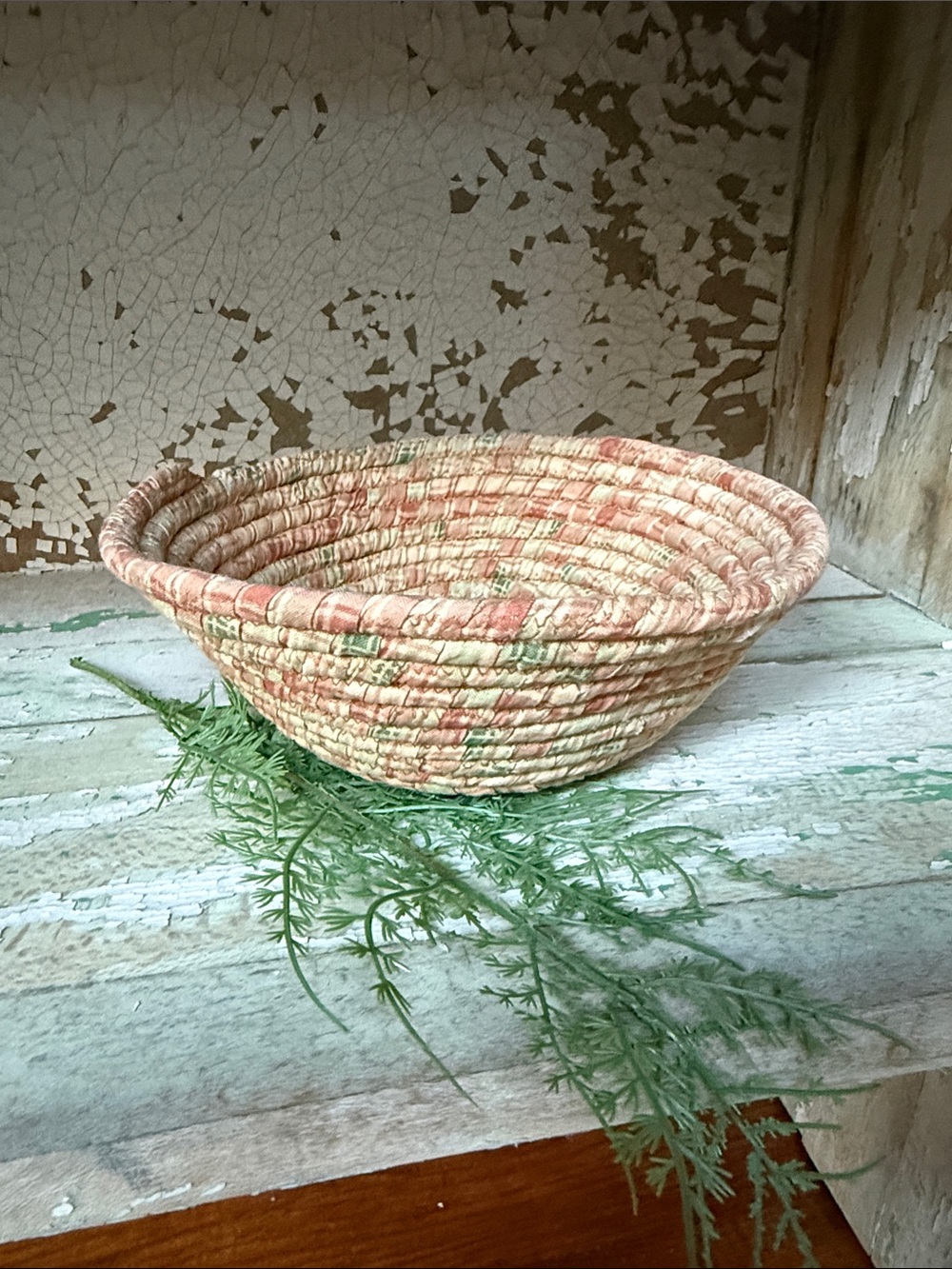 🌿Handwoven Pink and Cream Decorative Fabric Bowl